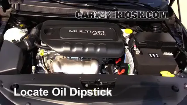 2015 Chrysler 200 Limited 2.4L 4 Cyl. Sedan (4 Door) Aceite Controlar nivel de aceite